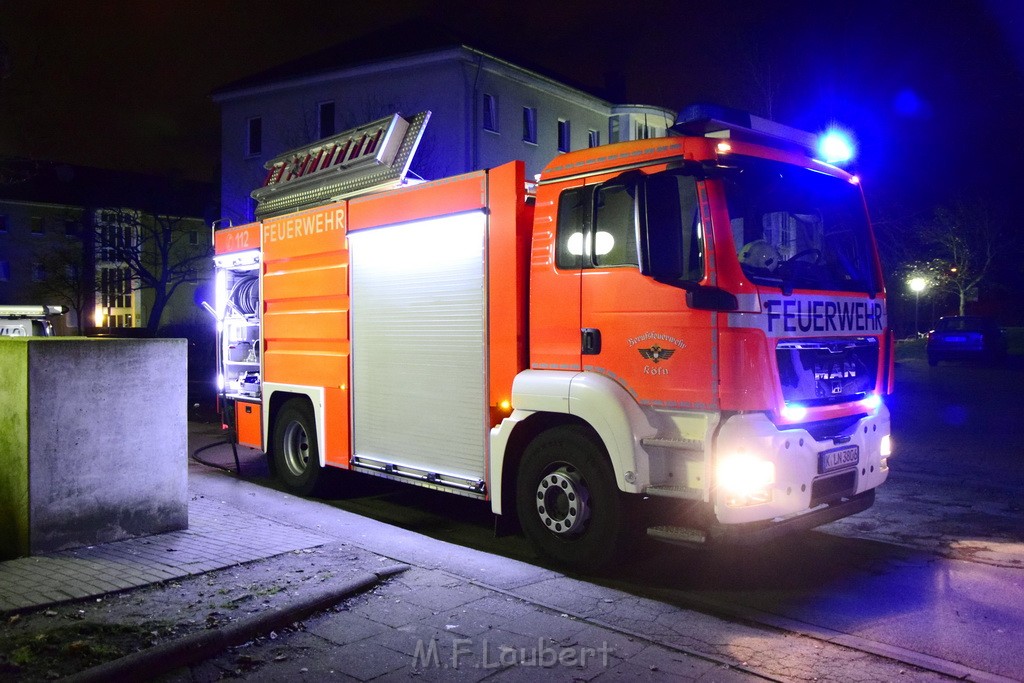 Erneut Muelltonnenbraende Koeln Vingst Ansbacherstr P13.JPG - Miklos Laubert